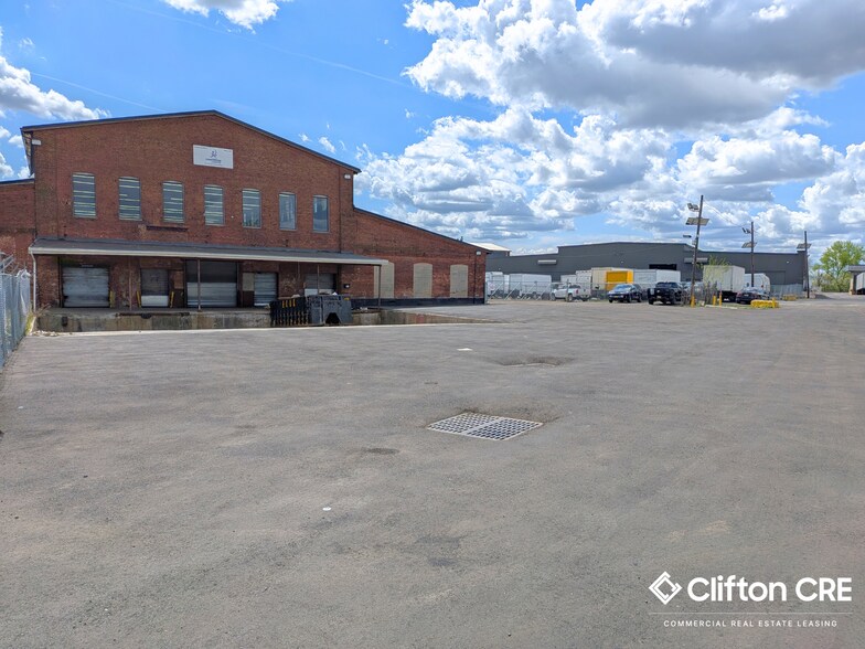 Primary Photo Of 5 Slater Dr, Elizabeth Warehouse For Lease