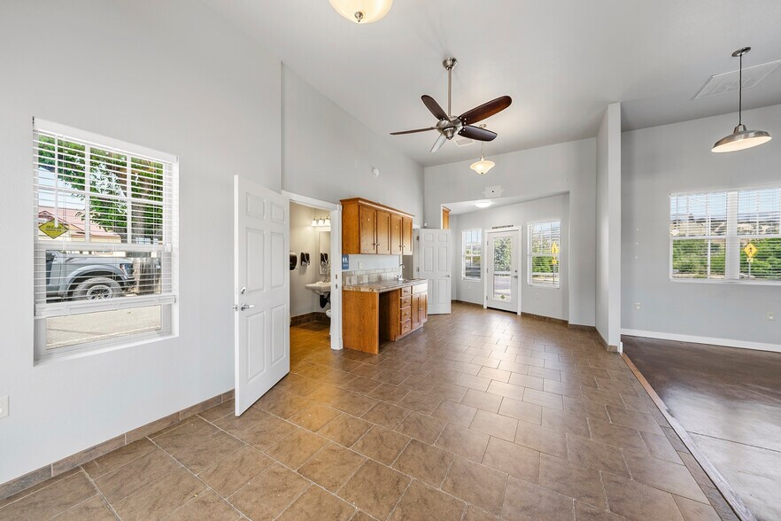 More Photos Of 143 S Main St, Phoenix Office For Sale