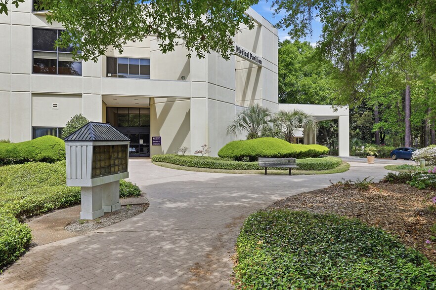 More Photos Of 25 Hospital Center Blvd, Hilton Head Medical For Lease