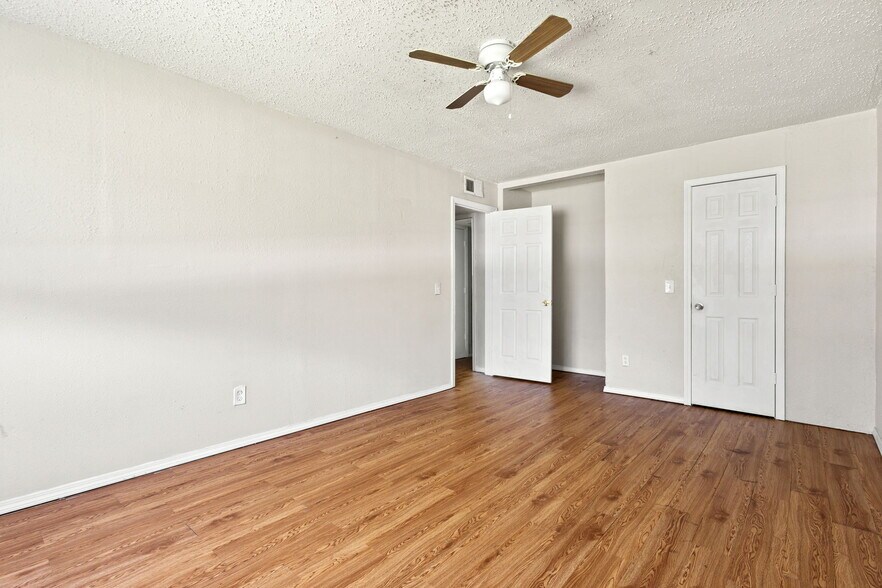 More Photos Of 7550 NW 10th St, Oklahoma City Apartments For Sale