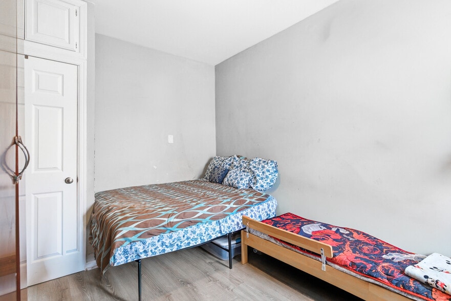 More Photos Of 369 E Kinney St, Newark Apartments For Sale