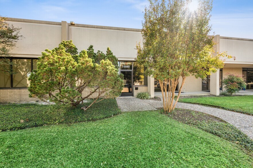 More Photos Of 15026-15080 Beltway Dr, Addison Light Manufacturing For Lease