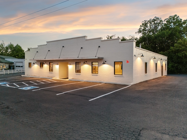 Primary Photo Of 111 Nashville Hwy N, Columbia Freestanding For Lease
