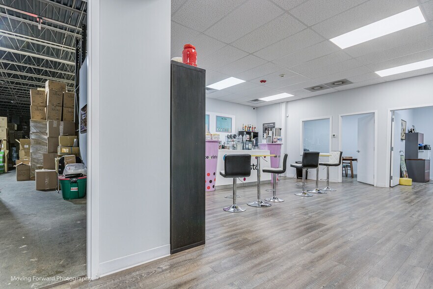 More Photos Of 1340 Louis Ave, Elk Grove Village Warehouse For Lease