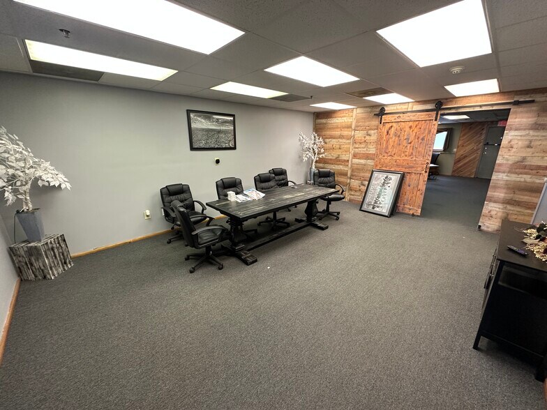 More Photos Of 3040-3058 E Elm St, Springfield Warehouse For Lease