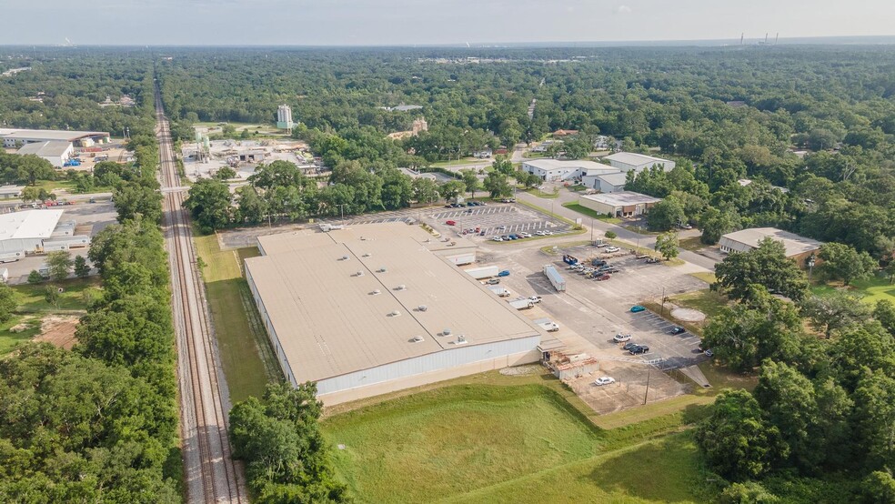 More Photos Of 7801 Sears Blvd, Pensacola Distribution For Lease