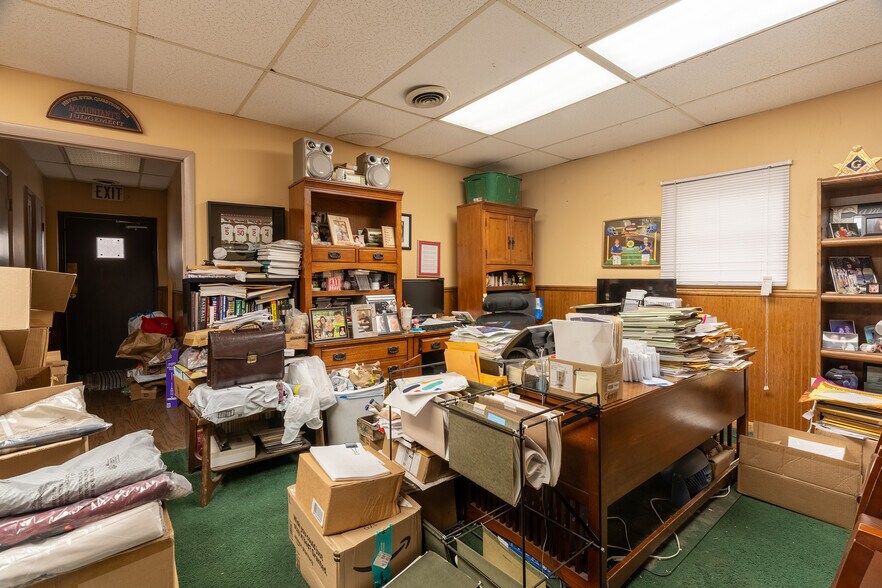 More Photos Of 828 E Main St, Carbondale General Retail For Sale