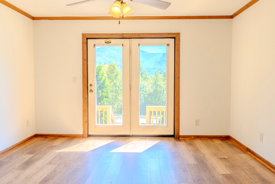 More Photos Of 8356 Sylva Rd, Franklin Office For Sale