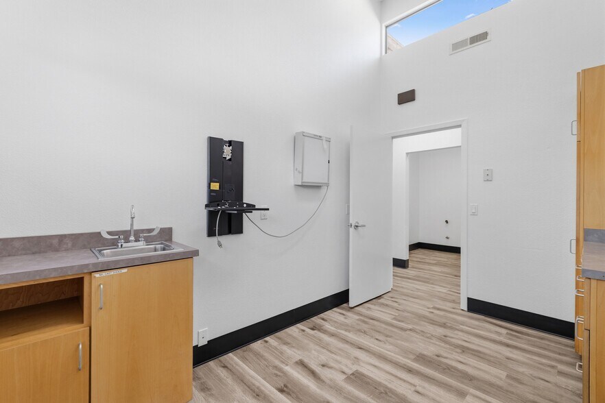 More Photos Of 47 Penny Ln, Watsonville Medical For Sale