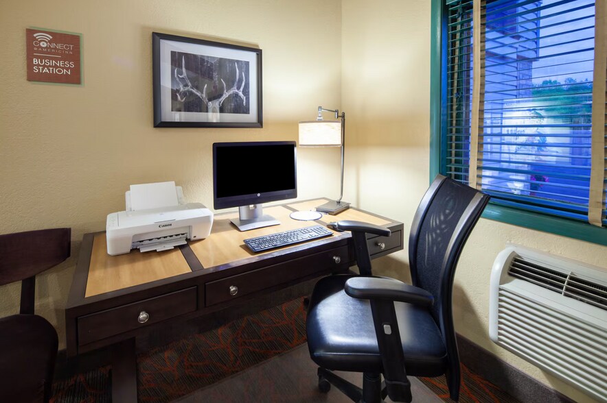 More Photos Of 3009 Lakeshore Dr E, Ashland Hotel For Sale