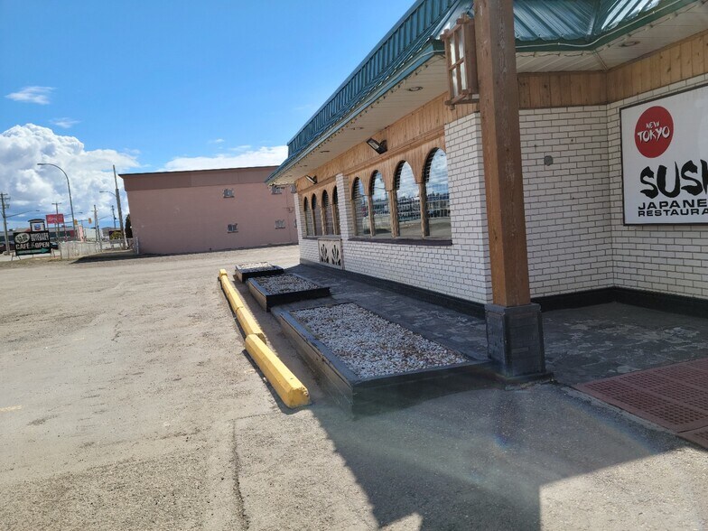More Photos Of 1325 Alaska Av, Dawson Creek Restaurant For Sale