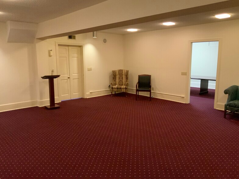 More Photos Of 401 W Cumberland St, Dunn Funeral Home For Sale