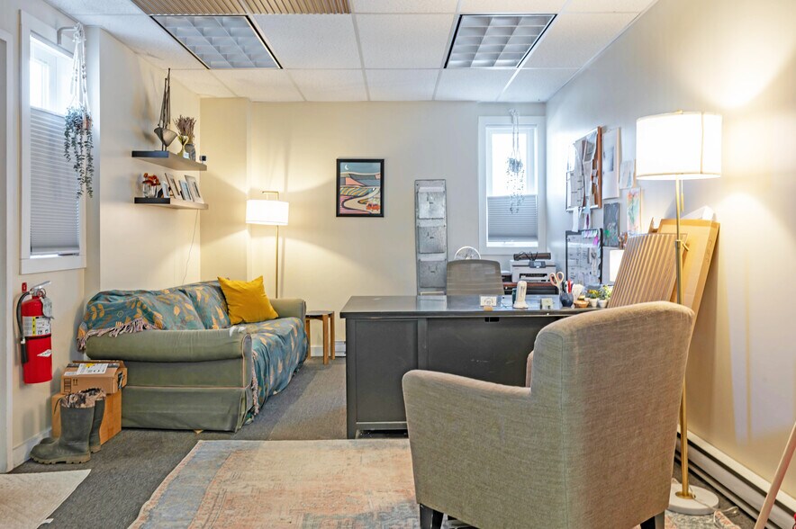 More Photos Of 595 Lafayette Rd, Hampton Freestanding For Sale