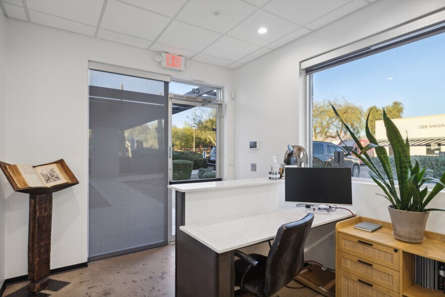 More Photos Of 14201 N Hayden Rd, Scottsdale Light Distribution For Lease