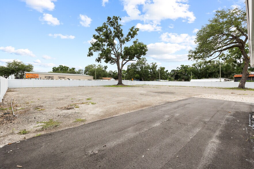 More Photos Of 7604 Broadway Ave, Tampa Freestanding For Lease