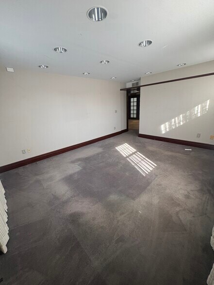 More Photos Of 1130 Vester Ave, Springfield Medical For Lease