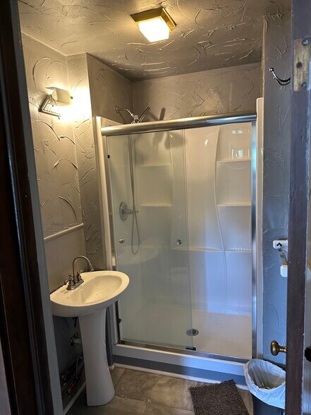 More Photos Of 942 N Main St, Akron Storefront Retail Office For Lease