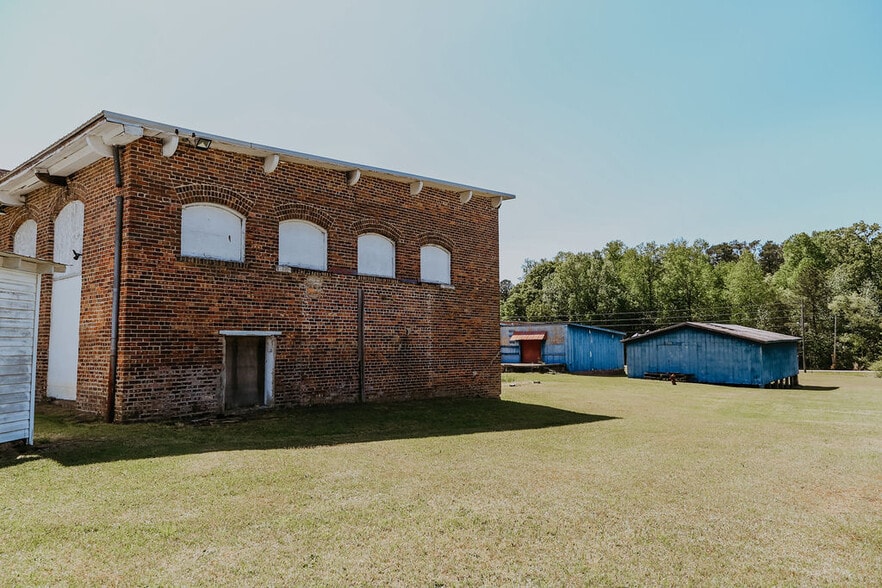 More Photos Of 340 Seaboard St, Vass Warehouse For Sale