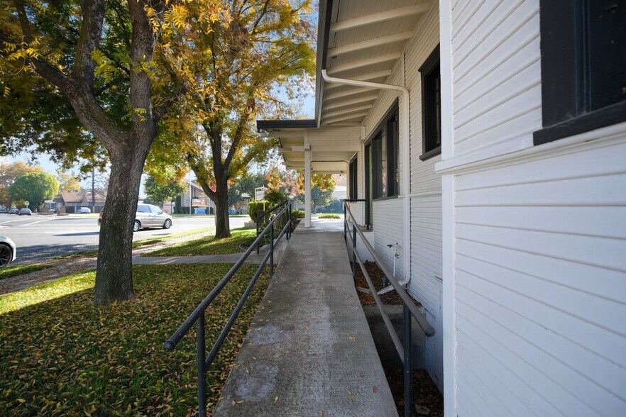 More Photos Of 741 E Main St, Turlock Office Residential For Lease