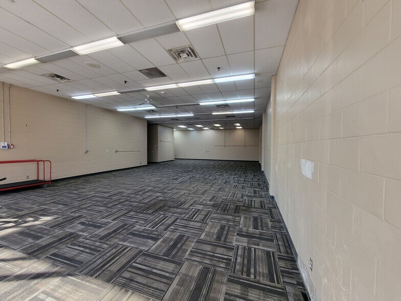 More Photos Of 3701 S Western Ave, Sioux Falls Warehouse For Lease