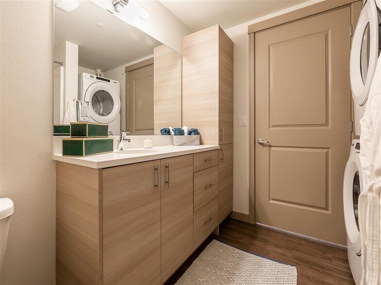 More Photos Of 2200 W Meeker St, Kent Apartments For Lease