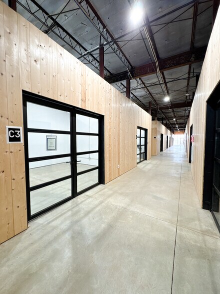 Primary Photo Of 600 S 1st St, Rogers Warehouse For Lease