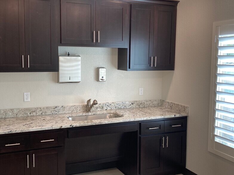 More Photos Of 6536 Greatwood Pky, Sugar Land Office For Sale