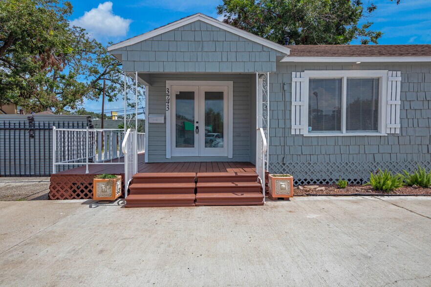 More Photos Of 3743 Erie St, Houston Freestanding For Sale