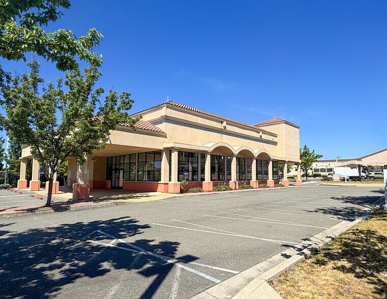 More Photos Of 24919 Mission Blvd, Hayward Auto Dealership For Sale
