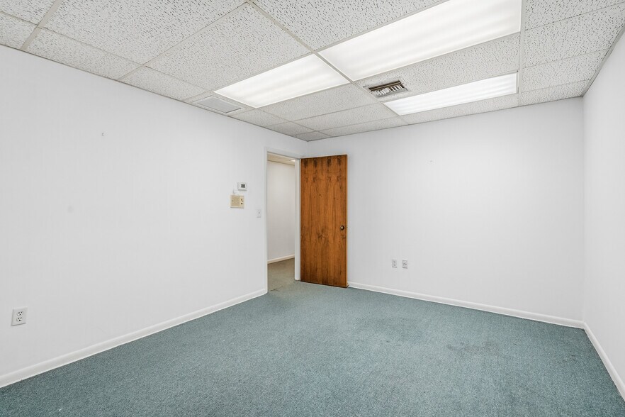 More Photos Of 2145 15th Ave, Vero Beach Office For Sale