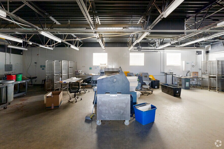 More Photos Of 5290 E 43rd Ave, Denver Warehouse For Sale