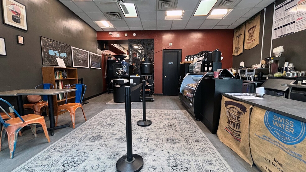 More Photos Of 17 S 9th St, Allentown Storefront For Sale