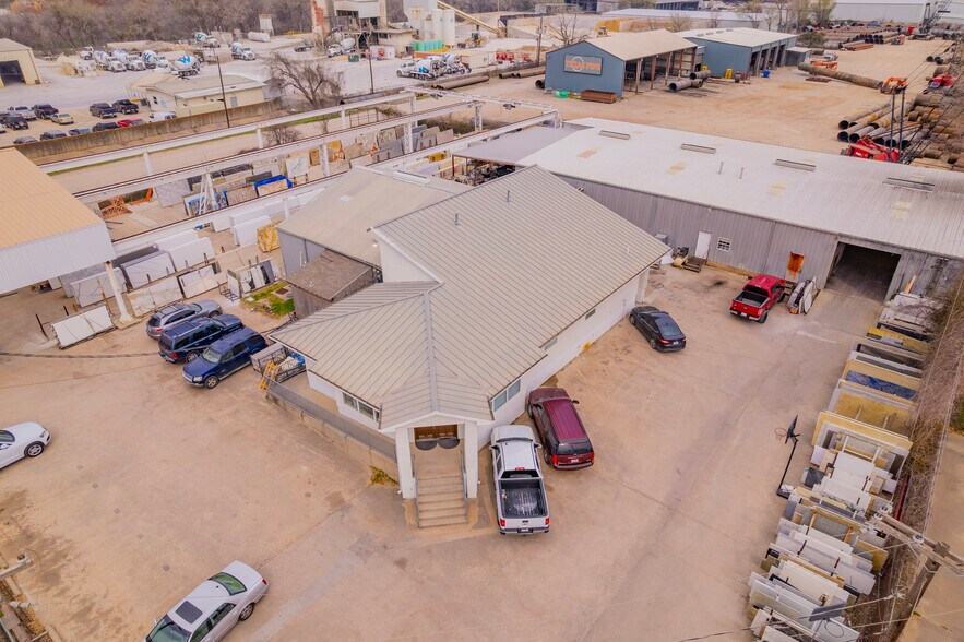 More Photos Of 10582 Spangler Rd, Dallas Manufacturing For Sale