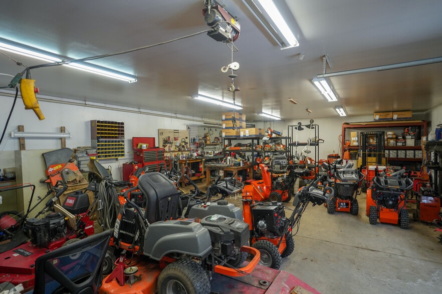 More Photos Of 286 Old Route 15, Cambridge Showroom For Sale