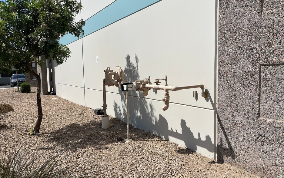 More Photos Of 7910 N Glen Harbor Blvd, Glendale Unknown For Lease