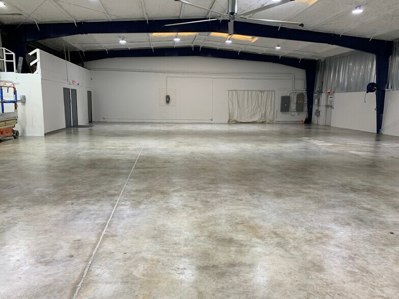 More Photos Of 1090 Rainer Dr, Altamonte Springs Warehouse For Lease