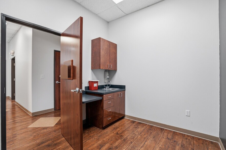 More Photos Of 2950 W Camp Wisdom Rd, Grand Prairie Medical For Lease