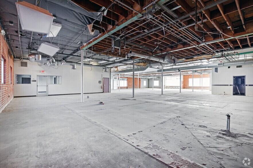 More Photos Of 2250 S Barrington Ave, Los Angeles Warehouse For Sale