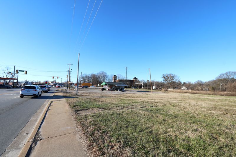 More Photos Of 401 E Poinsett St, Greer Auto Dealership For Lease