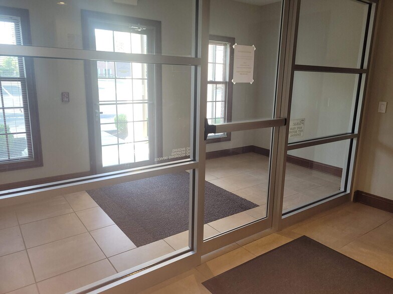 More Photos Of 116 County Line Rd W, Westerville Loft Creative Space For Sale