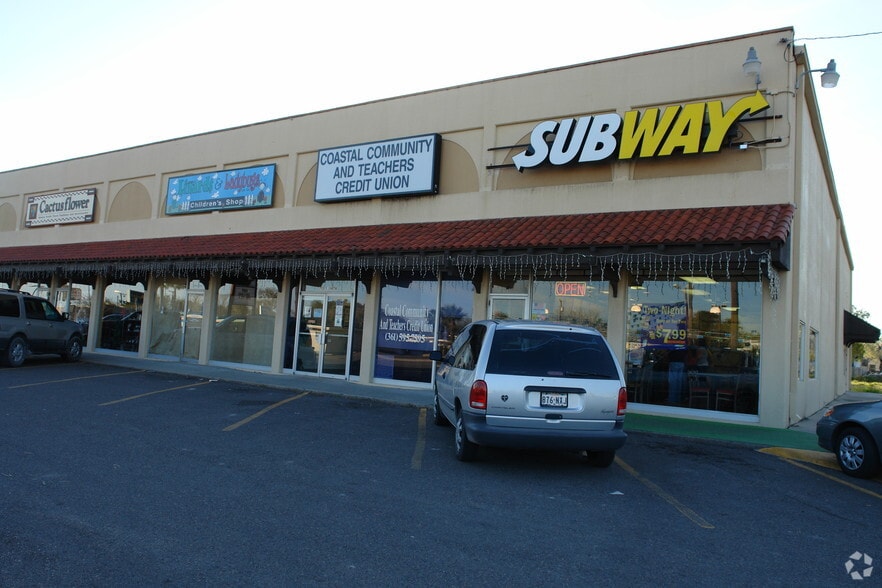 More Photos Of 717 S 14th St, Kingsville Storefront For Sale