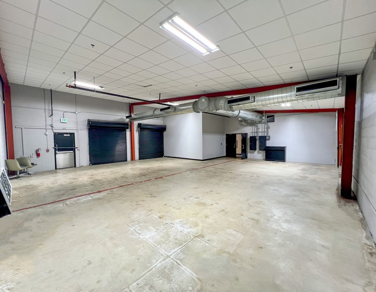 More Photos Of 711 Culebra Rd, San Antonio Distribution For Lease