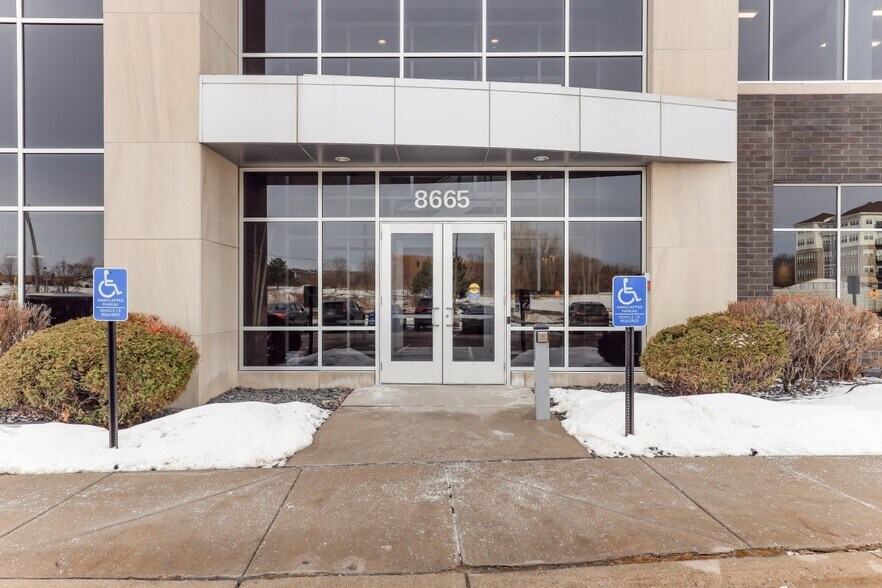 More Photos Of 8665 Hudson Blvd, Lake Elmo Medical For Sale