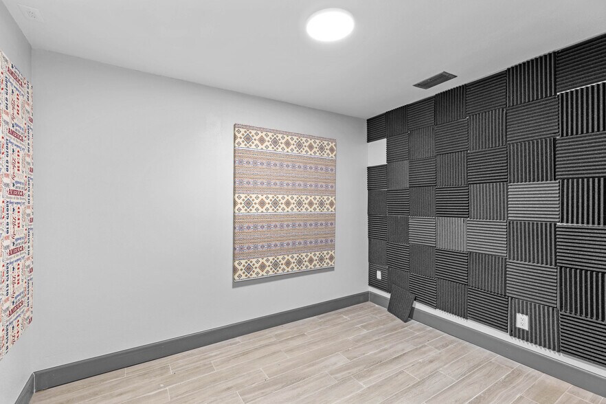 More Photos Of 901 N Grove St, Eustis Office For Sale