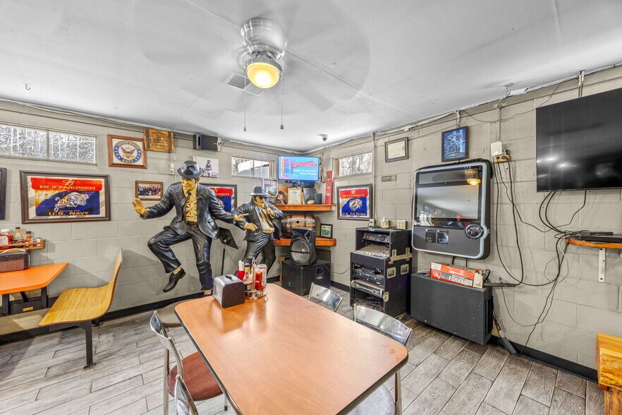 More Photos Of 8773 Goldenrod Ave, Bitely Restaurant For Sale