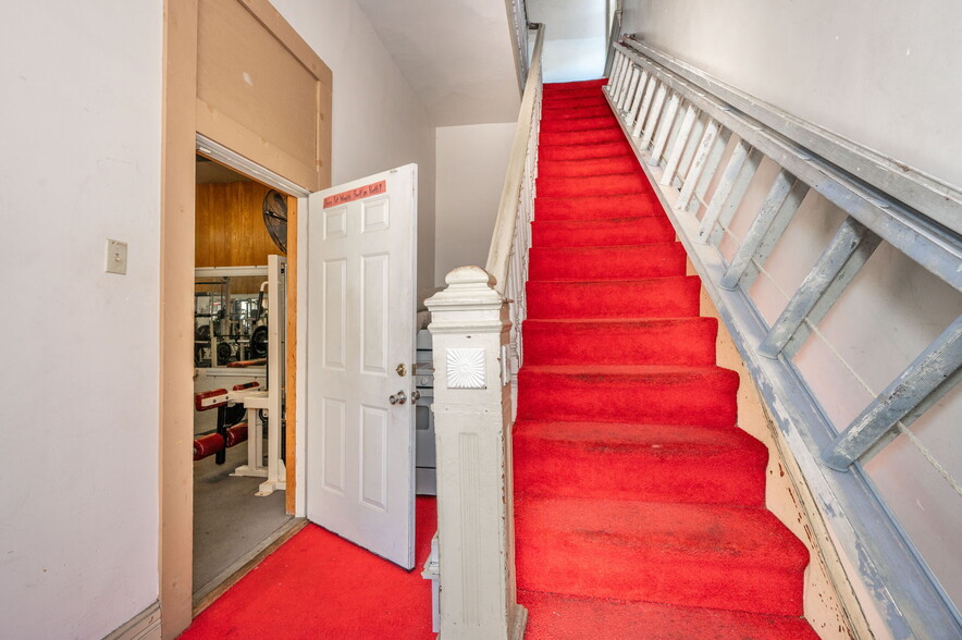 More Photos Of 6017-6019 Vine St, Cincinnati General Retail For Sale