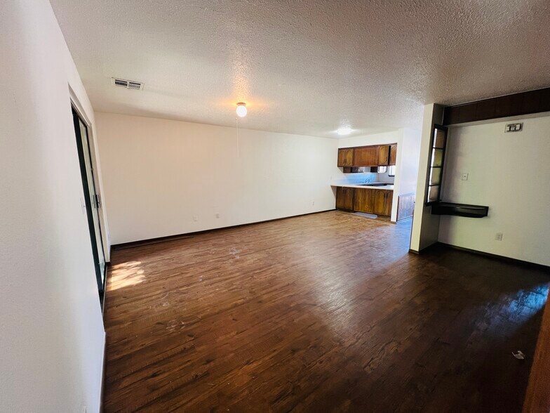More Photos Of 2256 Donna Dr, Norman Multifamily For Sale