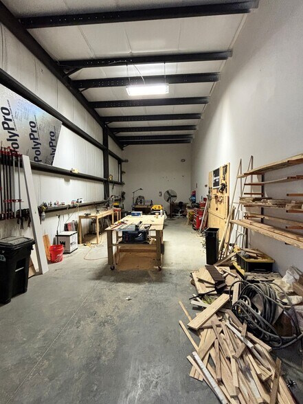 More Photos Of 297 Lewis St, Fort Walton Beach Industrial For Lease