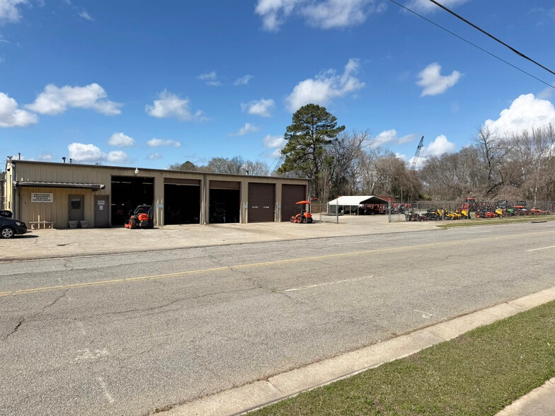 More Photos Of 140 E Andrews St, Milledgeville Industrial For Sale