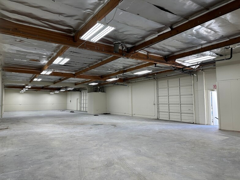 More Photos Of 7456 Valjean Ave, Van Nuys Warehouse For Lease